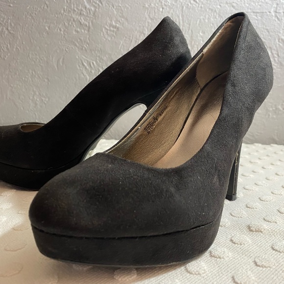 MAURICES Black Suede Platform pump - Picture 7 of 16